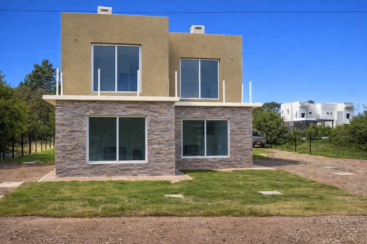 Obra residencial construida en la costa este cerca de Punta del Este