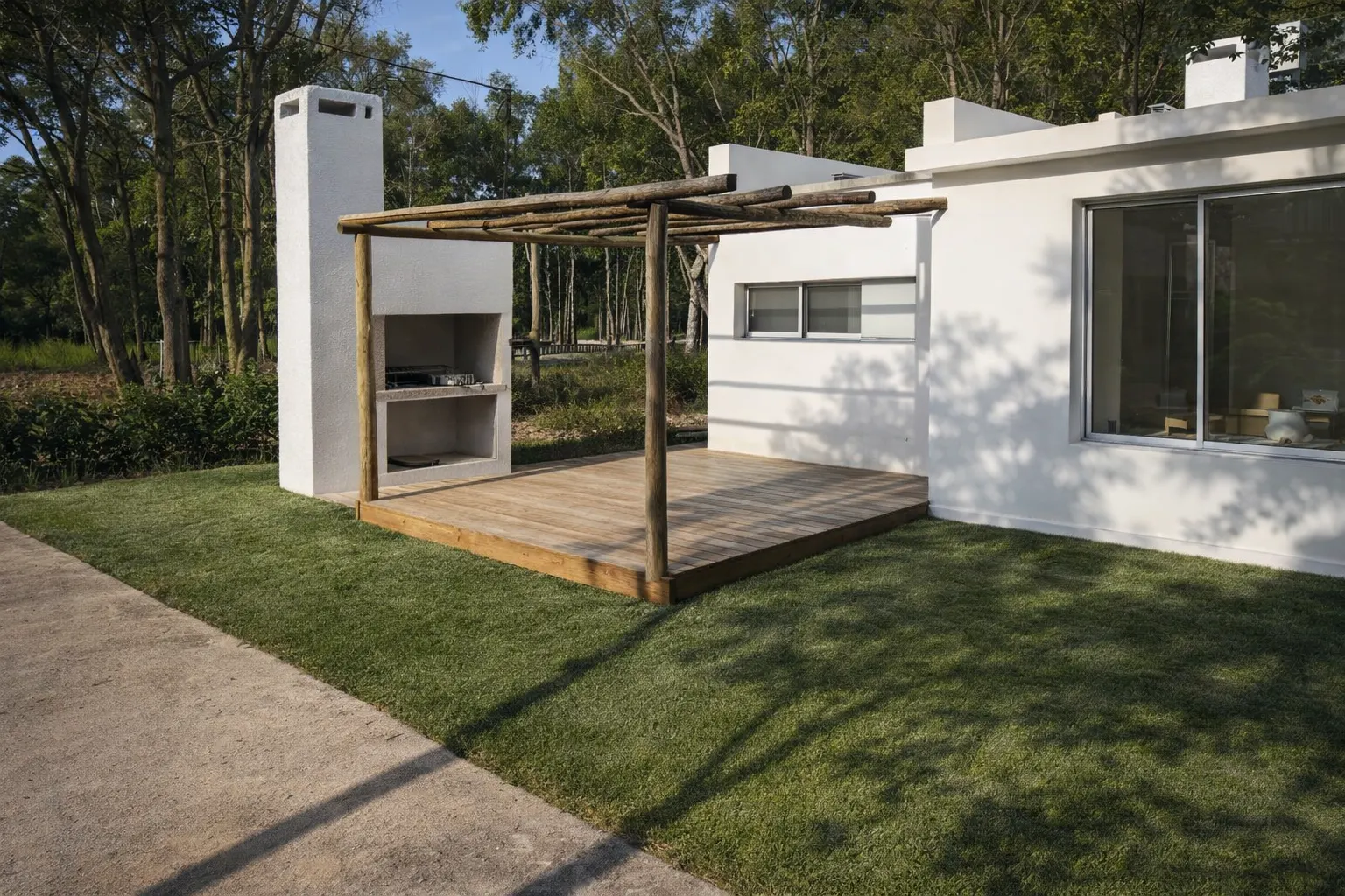Espacio exterior mejorado con parrillero y deck